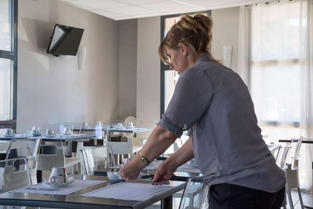 The Originals City, Hotel Novella Confort, Nantes Est Carquefou Servicios foto